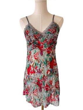 Vintage Y2K Euro Miss Swan Floral Gray Lace Trim Slip Dress